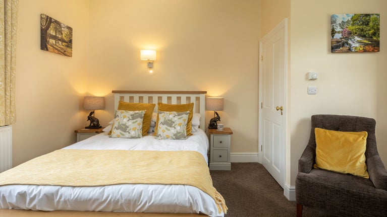 The double bed at Carburton Lodge South, Nottinghamshire